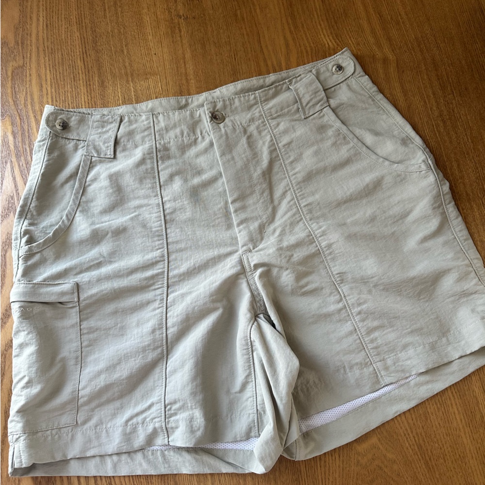 Women’s Columbia Omni Shade Tan khaki Shorts size S 6L